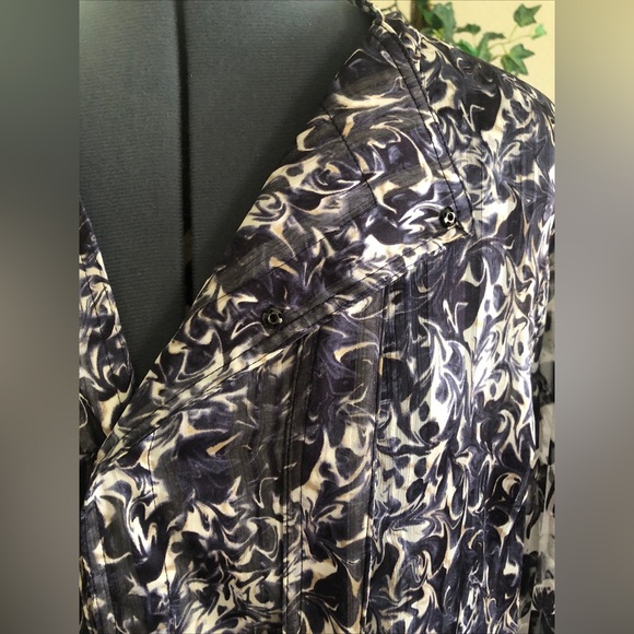 Simply Vera Wang Women’s size L Blouse “chef coat” style front - Picture 3 of 6